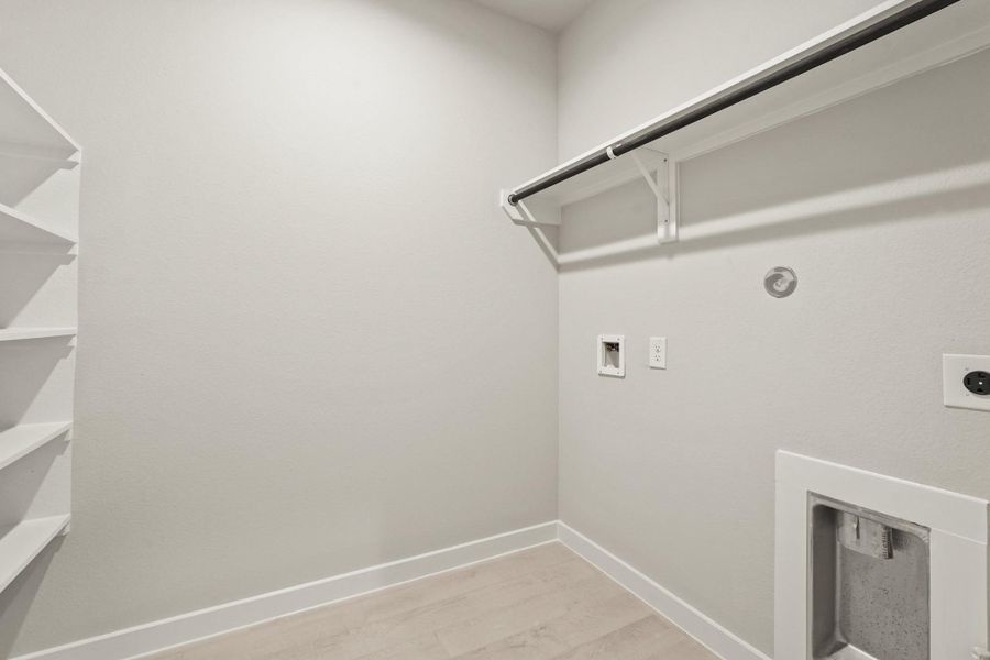 Spacious, unfurnished interior of a new home in Huntington Place, Rosharon (Image 15). Spacious, unfurnished interior of a new home in Huntington Place, Rosharon (Image 15).