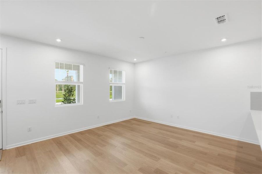 Spacious, unfurnished interior of a new home in , Orlando (Image 11).