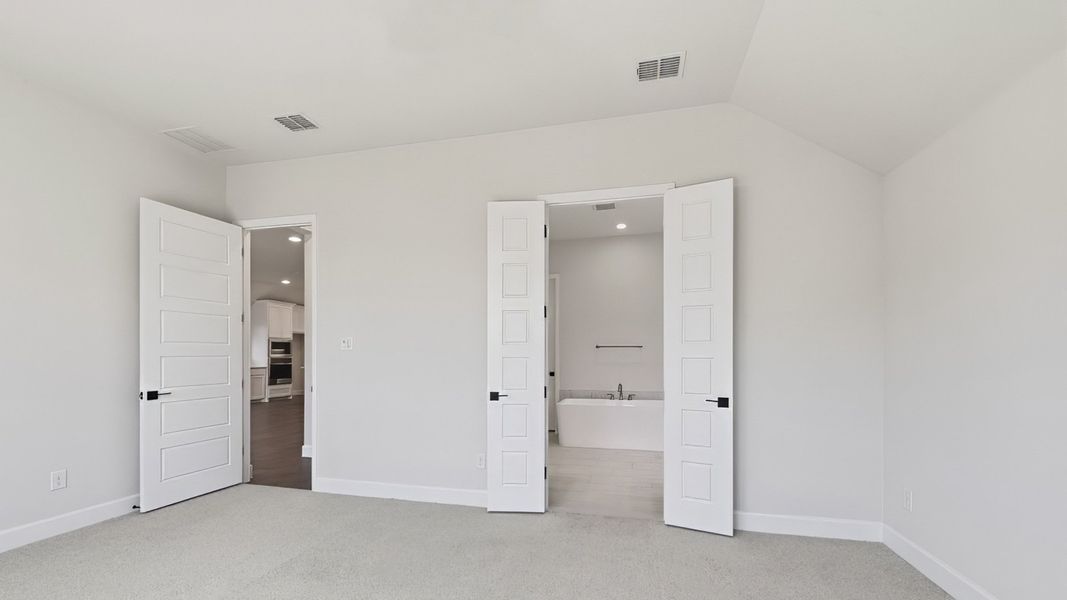 Spacious, unfurnished interior of a new home in Eliana, McKinney (Image 22).