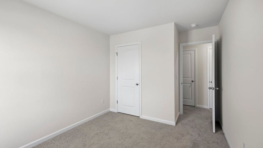 Spacious, unfurnished interior of a new home in Tanglewood Townes, Greenville (Image 24).