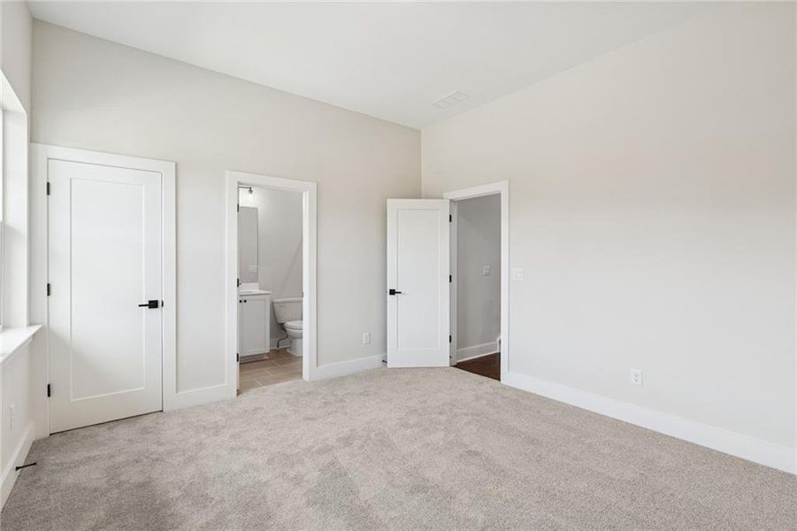 Spacious, unfurnished interior of a new home in Settingdown Farms, Cumming (Image 27).