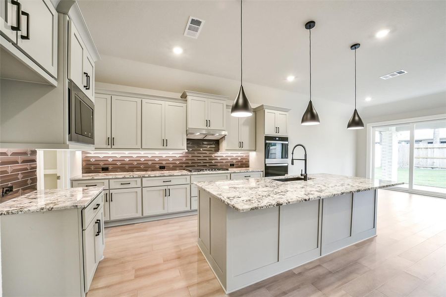 Furnished interior view inside a new home in Evergreen 60', Conroe (Image 26).