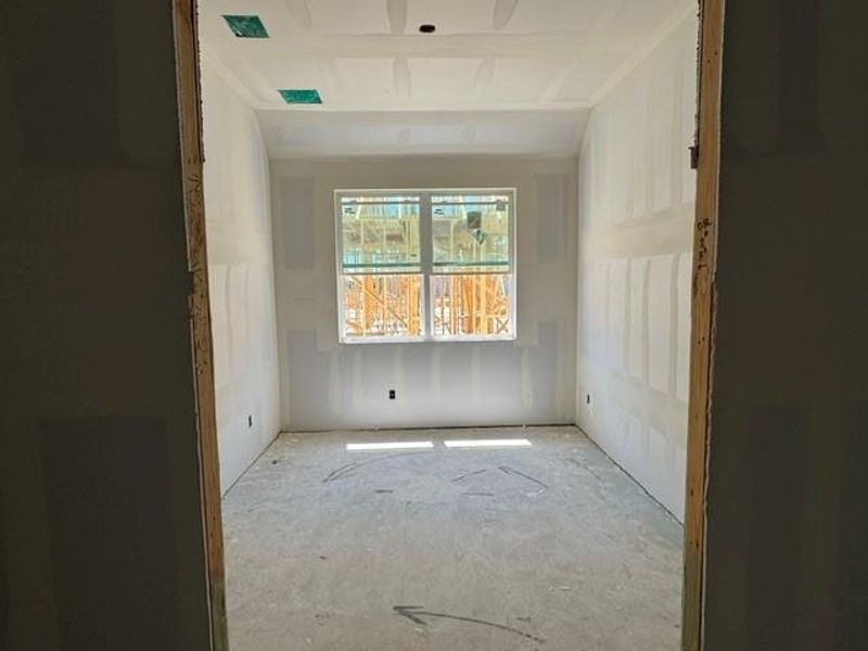 A window-filled space awaits your personal touch, offering an ideal canvas for custom design. A window-filled space awaits your personal touch, offering an ideal canvas for custom design.