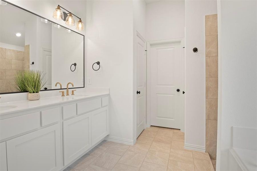 Furnished interior view inside a new home in , Saginaw (Image 31).