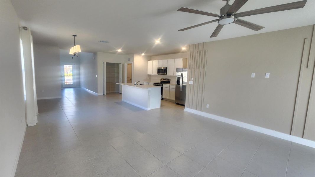 Spacious, unfurnished interior of a new home in , Fort Pierce (Image 12).