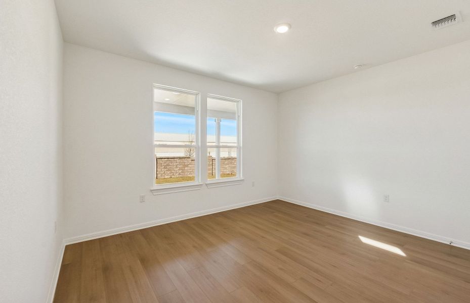 Spacious, unfurnished interior of a new home in Sun City Texas, Georgetown (Image 33).