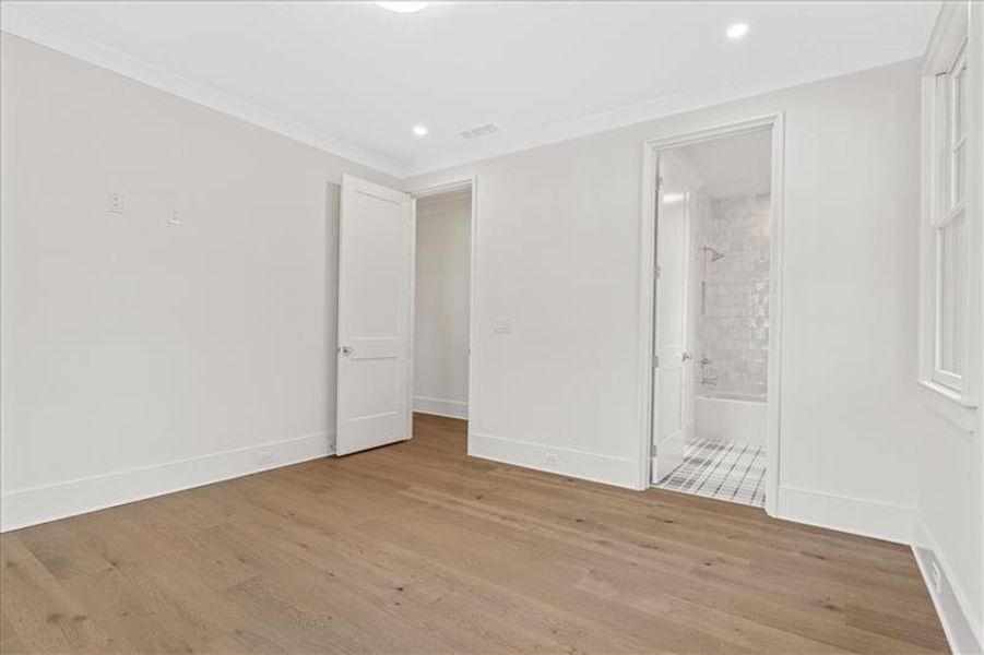 Spacious, unfurnished interior of a new home in , Atlanta (Image 12).