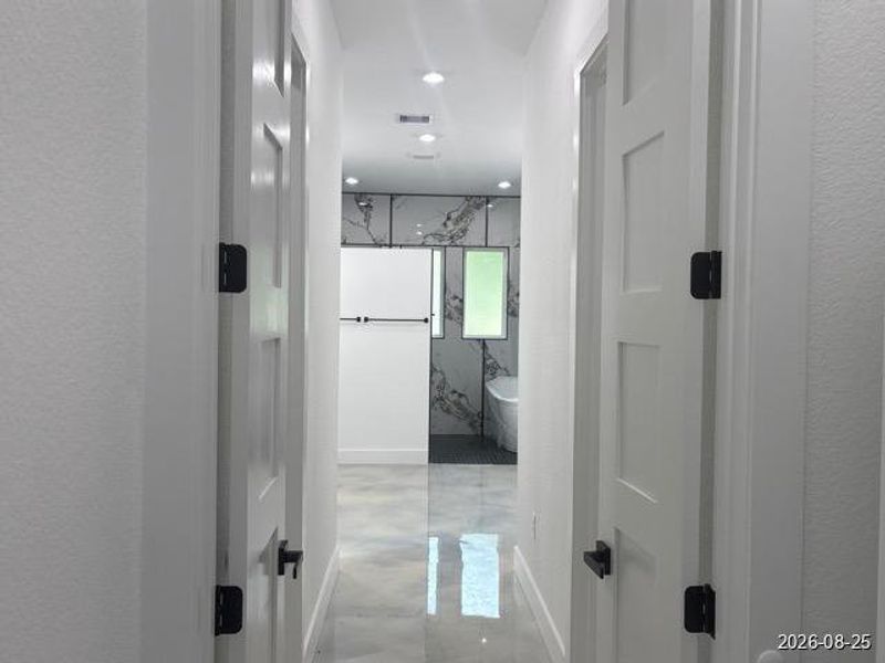 Spacious, unfurnished interior of a new home in , Huntsville (Image 19).