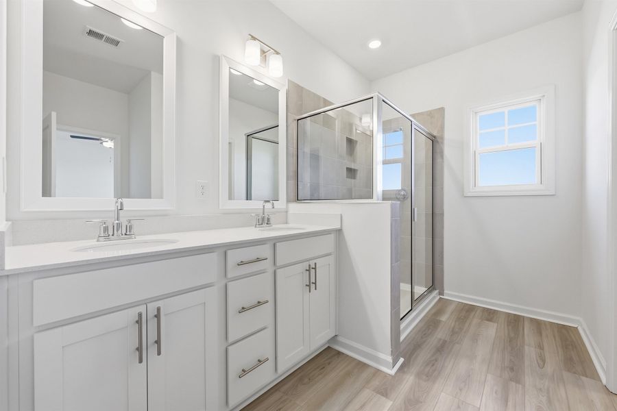 Furnished interior view inside a new home in Edgefield, Loris (Image 12).