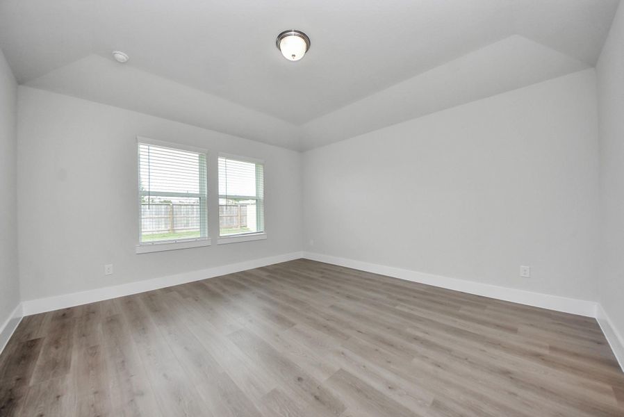 Spacious, unfurnished interior of a new home in Sunrise Cove: Landmark Collection, Texas City (Image 14).