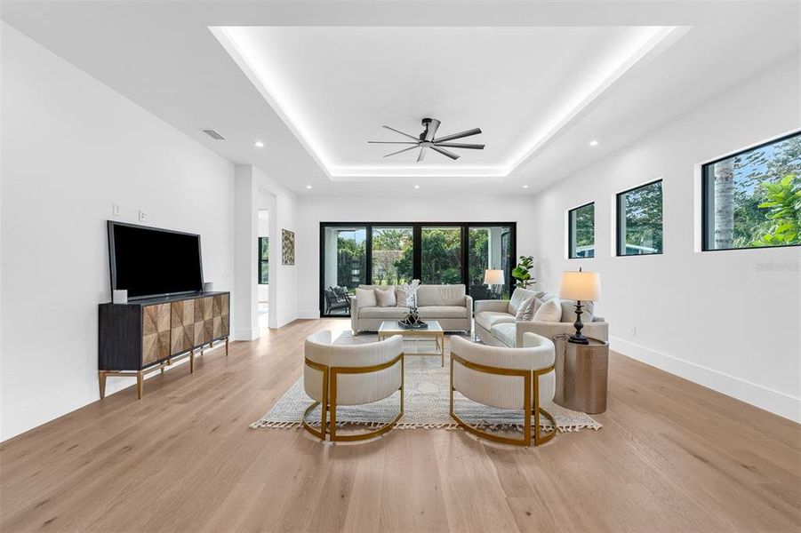 Furnished interior view inside a new home in , Orlando (Image 39).