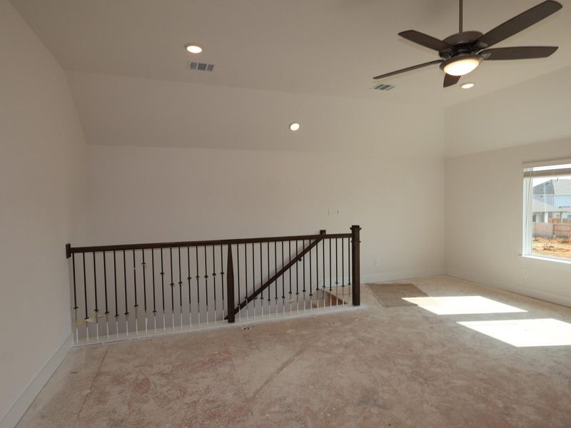 Spacious, unfurnished interior of a new home in Sorella, Tomball (Image 16).
