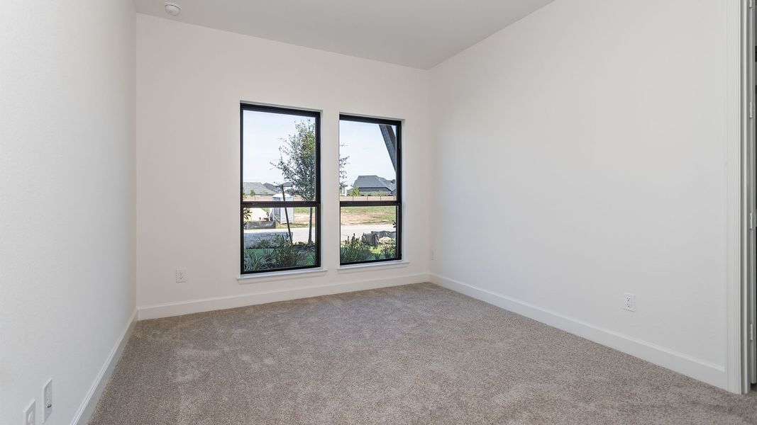 Spacious, unfurnished interior of a new home in Sienna, Missouri City (Image 16).