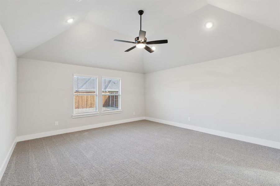 Spacious, unfurnished interior of a new home in Dove Hollow, Waxahachie (Image 26).
