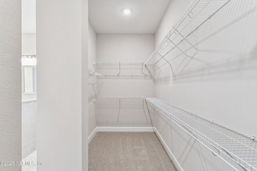 Spacious, unfurnished interior of a new home in , Jacksonville (Image 18).