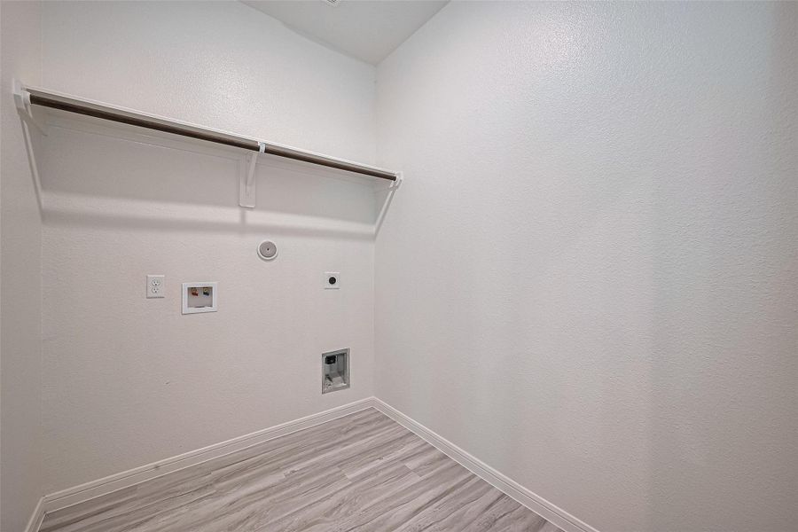 Spacious, unfurnished interior of a new home in Sunterra, Katy (Image 22).