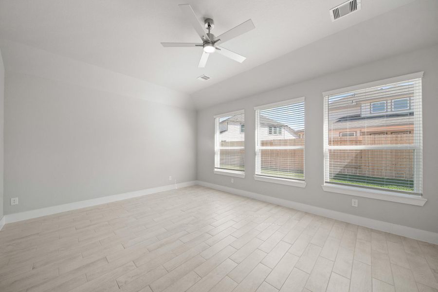 Spacious, unfurnished interior of a new home in Beacon Hill, Waller (Image 20). Spacious, unfurnished interior of a new home in Beacon Hill, Waller (Image 20).