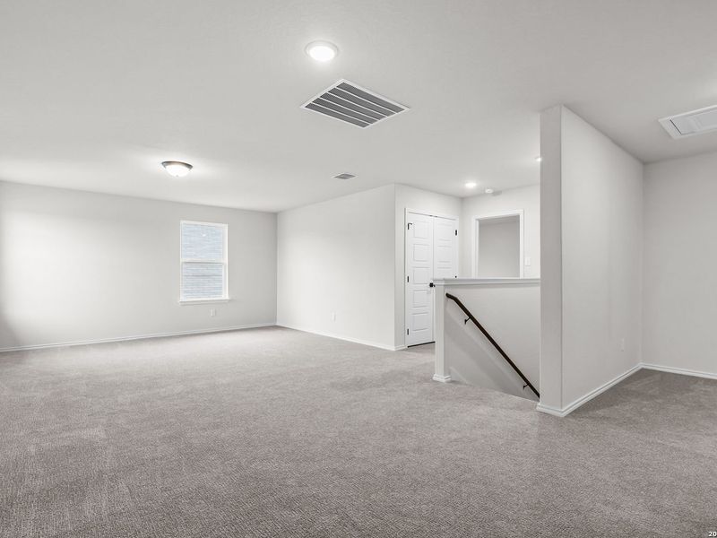 Spacious, unfurnished interior of a new home in Royal Crest, San Antonio (Image 26).