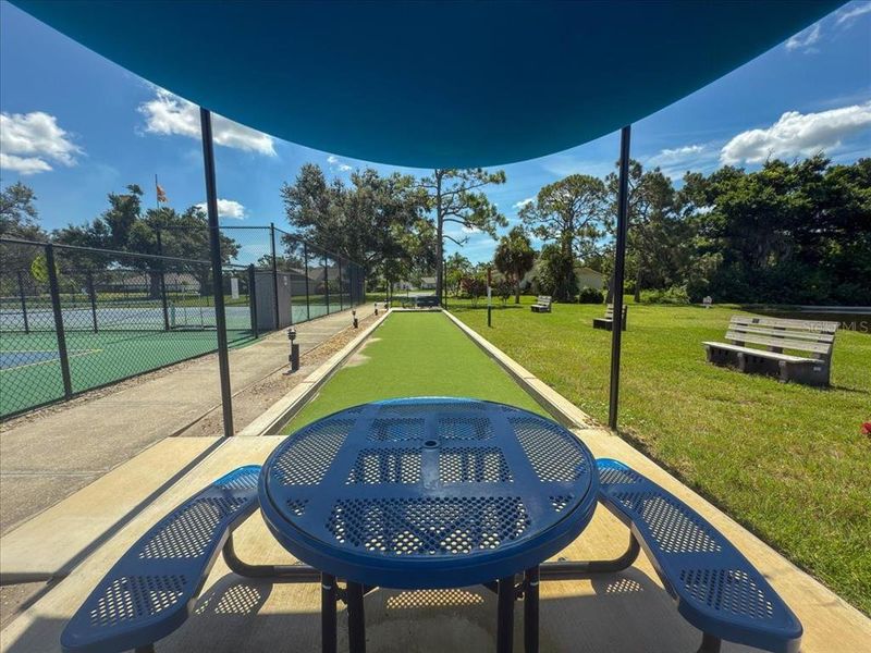 Community amenities in , Englewood (Image 33).