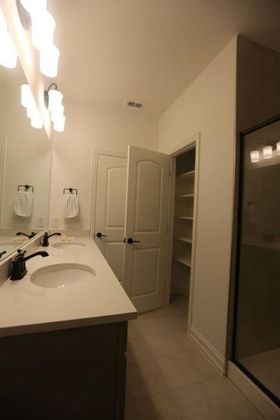 Dual vanity with integrated sinks and a light-toned countertop