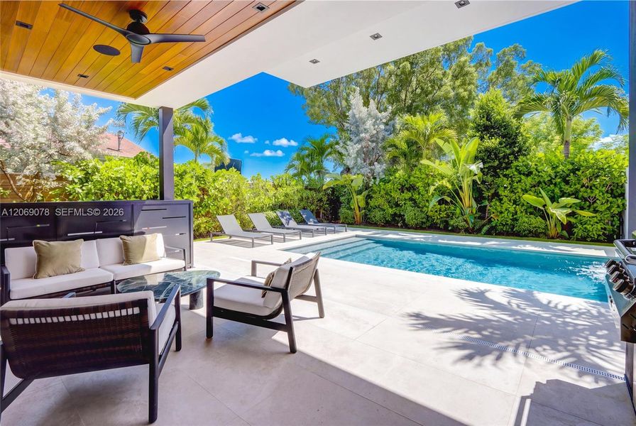 Exterior details and patio area of a home in , Miami (Image 28).