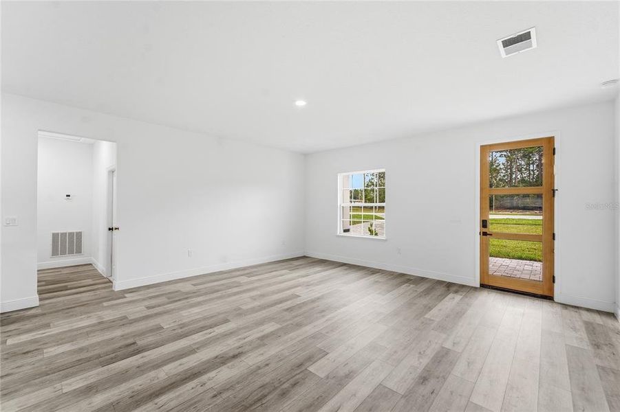 Spacious, unfurnished interior of a new home in , Ocala (Image 26).