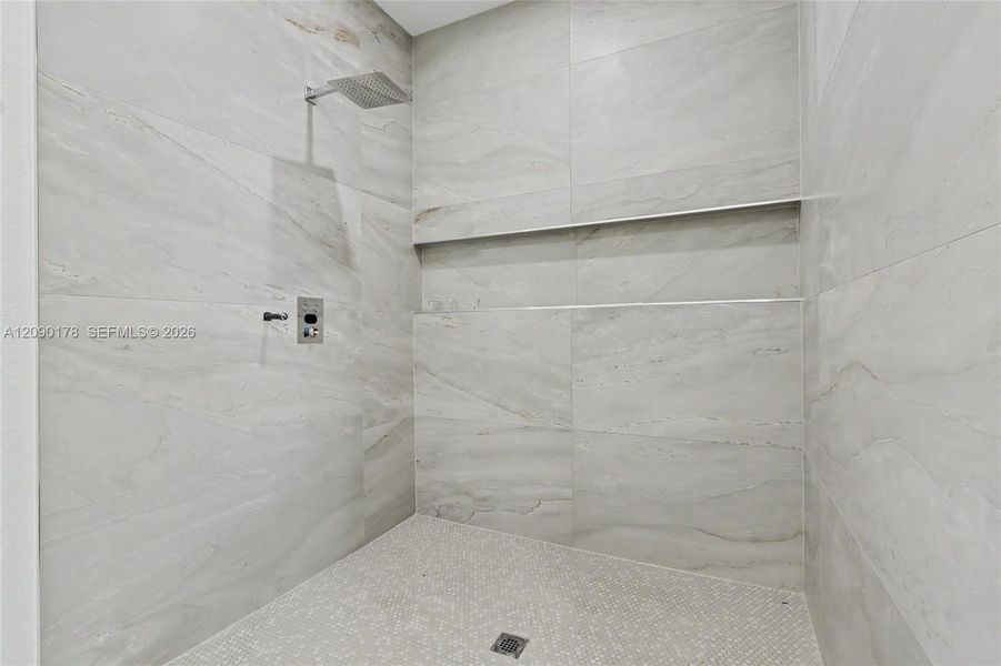 Close-up of interior finishes inside a home in , Oakland Park (Image 13).