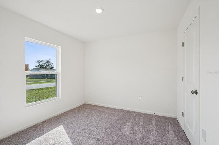 Spacious, unfurnished interior of a new home in Marion Oaks, Ocala (Image 24).