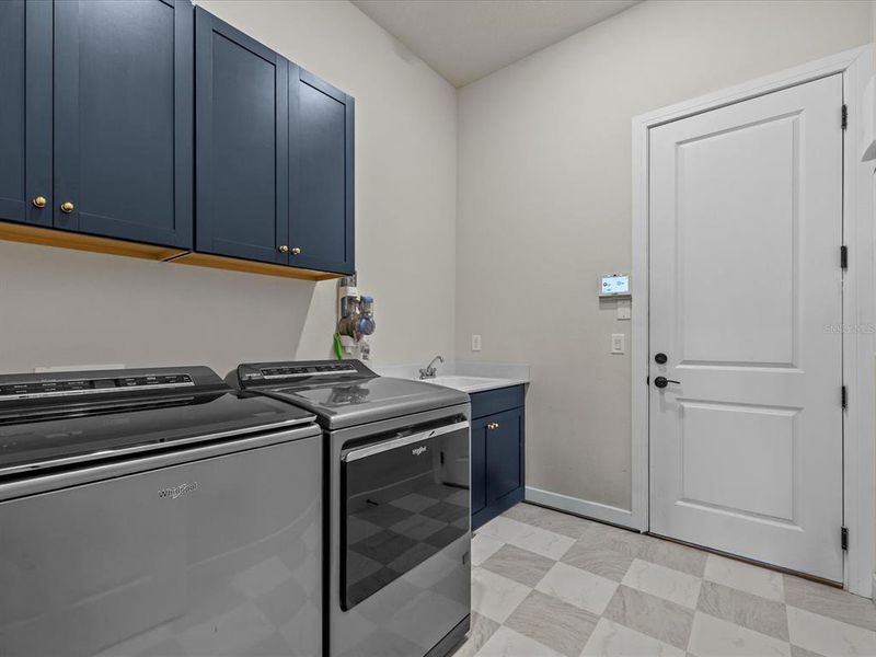 Furnished interior view inside a new home in , Montverde (Image 20).