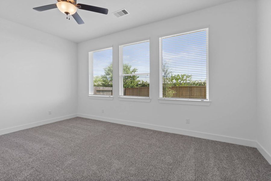 Spacious, unfurnished interior of a new home in Mulberry Farms, Santa Fe (Image 41).