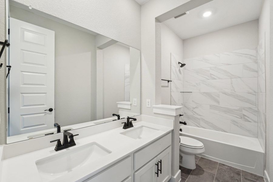 Full bath next to 2 bedrooms + secondary living space Full bath next to 2 bedrooms + secondary living space