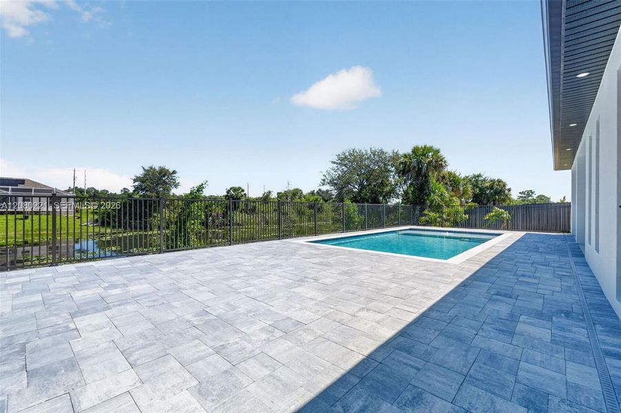 Exterior details and patio area of a home in , Cape Coral (Image 42).