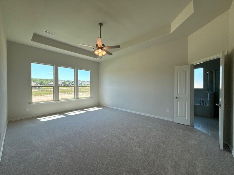 Spacious, unfurnished interior of a new home in Oak Grove Addition, Springtown (Image 18).