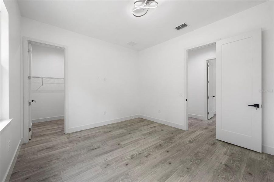 Spacious, unfurnished interior of a new home in , Leesburg (Image 42).