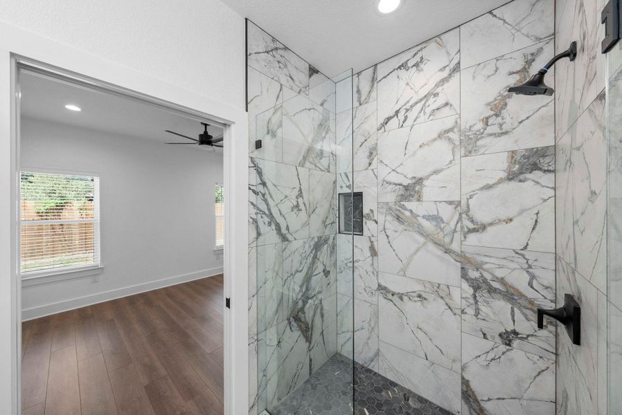 Spacious, unfurnished interior of a new home in , Granite Shoals (Image 30).