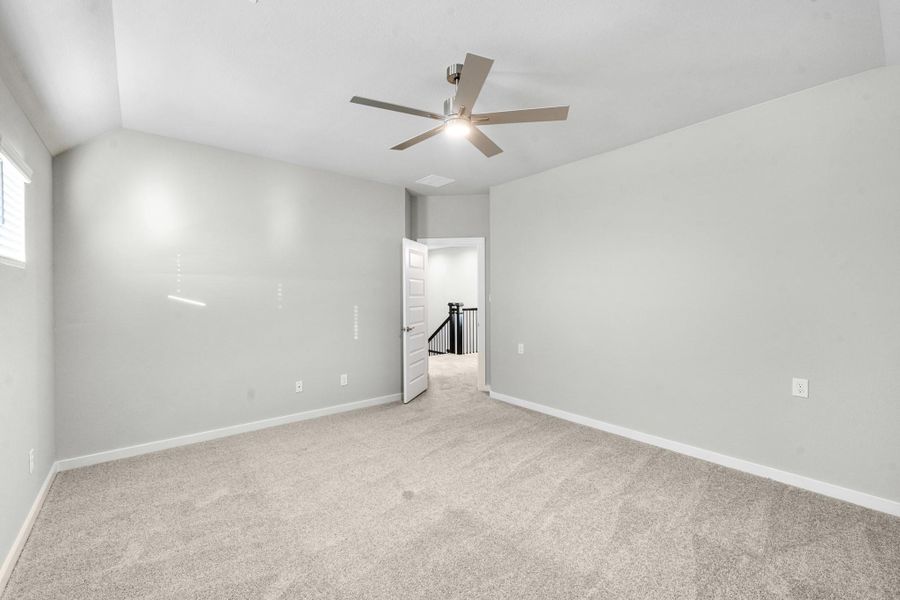 Spacious, unfurnished interior of a new home in Briarwood Crossing, Rosenberg (Image 23).