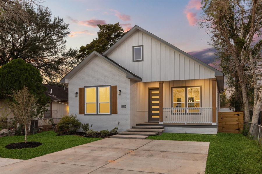 Front exterior of a new home in , Richmond, TX, highlighting curb appeal (Image 1). Front exterior of a new home in , Richmond, TX, highlighting curb appeal (Image 1).