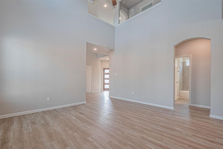 Spacious, unfurnished interior of a new home in Sunterra, Katy (Image 30). Spacious, unfurnished interior of a new home in Sunterra, Katy (Image 30).