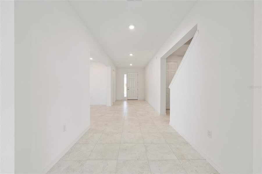 Spacious, unfurnished interior of a new home in Calesa Township, Ocala (Image 14).