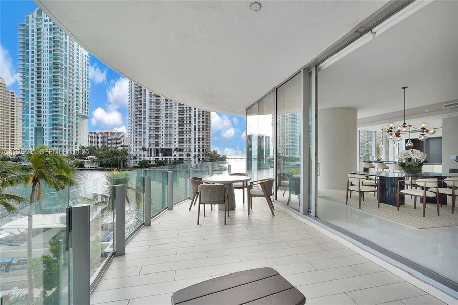 Condo located in Miami, FL showcasing its design and architecture (Image 4).