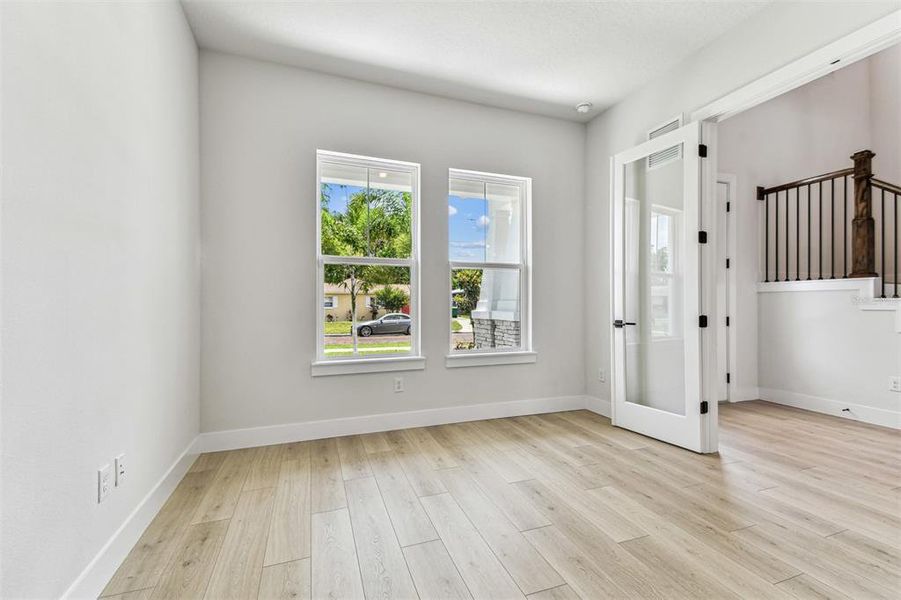 Spacious, unfurnished interior of a new home in , Tampa (Image 9).
