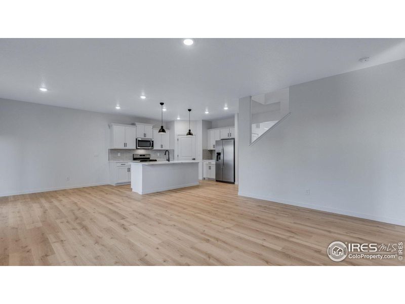 Spacious, unfurnished interior of a new home in Lakeside Canyon, Mead (Image 19).