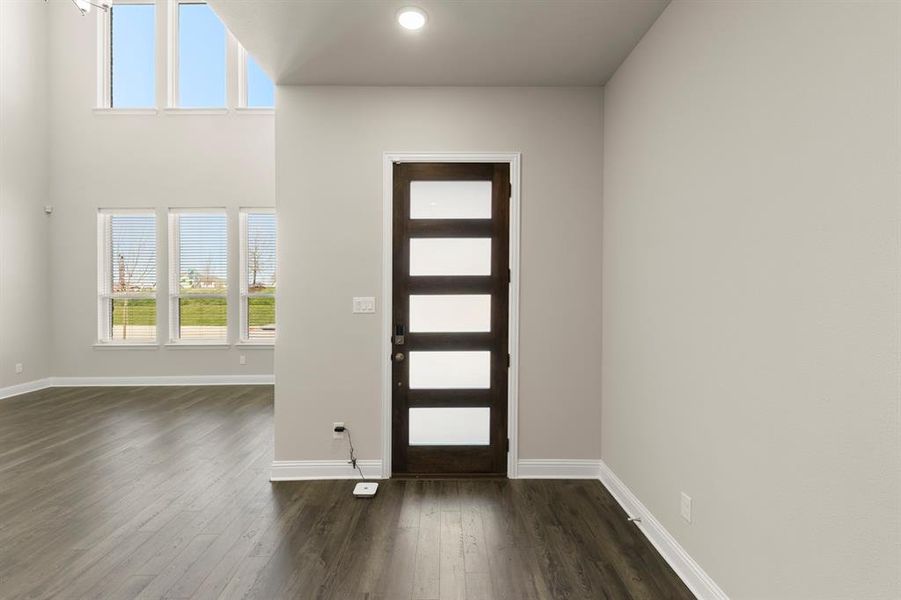 04. 3904 Keya - Entry