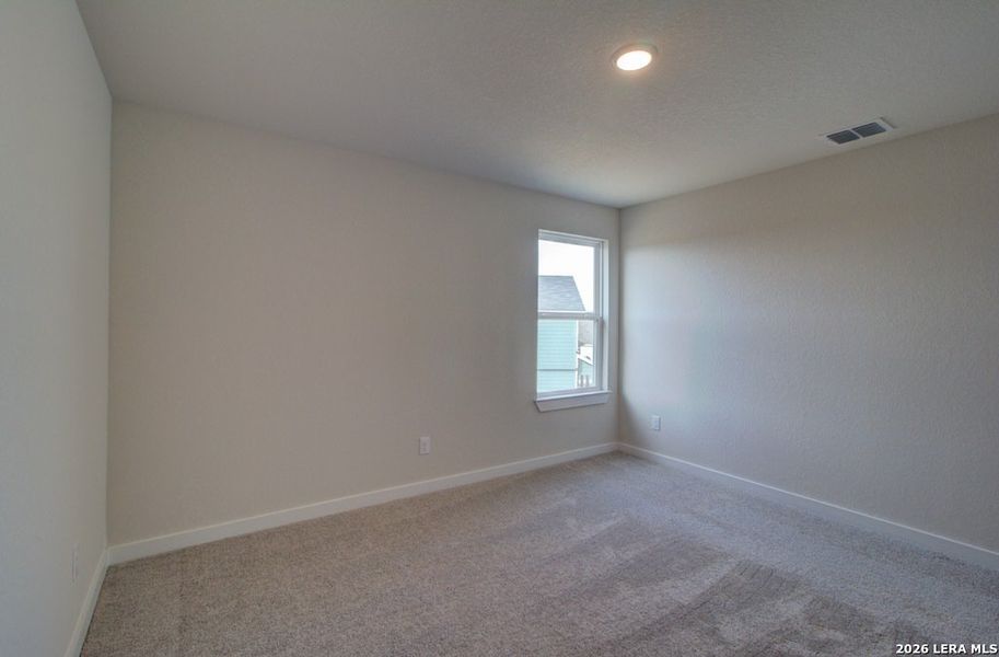 Spacious, unfurnished interior of a new home in Cloud Country, New Braunfels (Image 23).