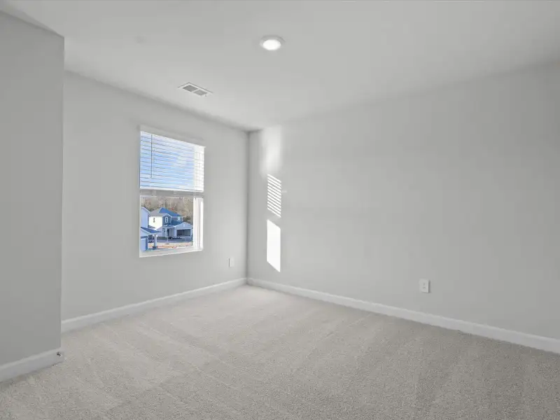 Spacious, unfurnished interior of a new home in Creek Ridge - Heritage Collection, Spartanburg (Image 17).