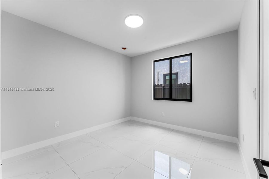 Spacious, unfurnished interior of a new home in , Miami (Image 22).
