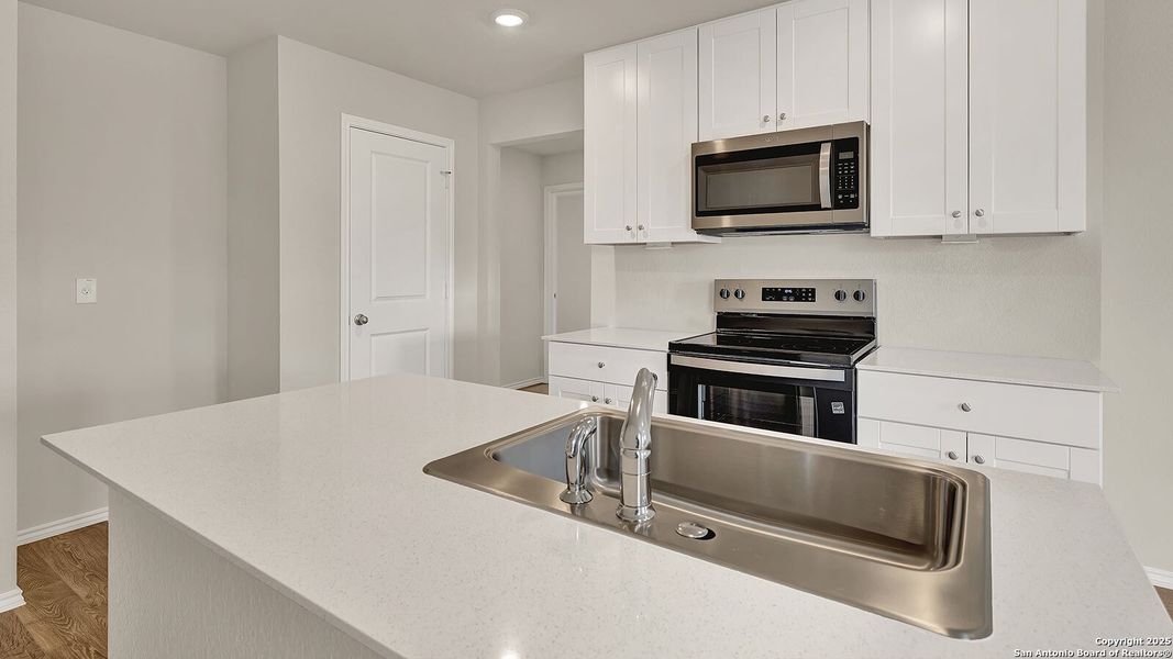 Furnished interior view inside a new home in Ladera, Luling (Image 10).