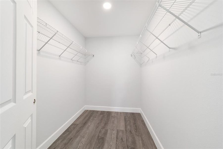 Spacious, unfurnished interior of a new home in , Dunnellon (Image 7).