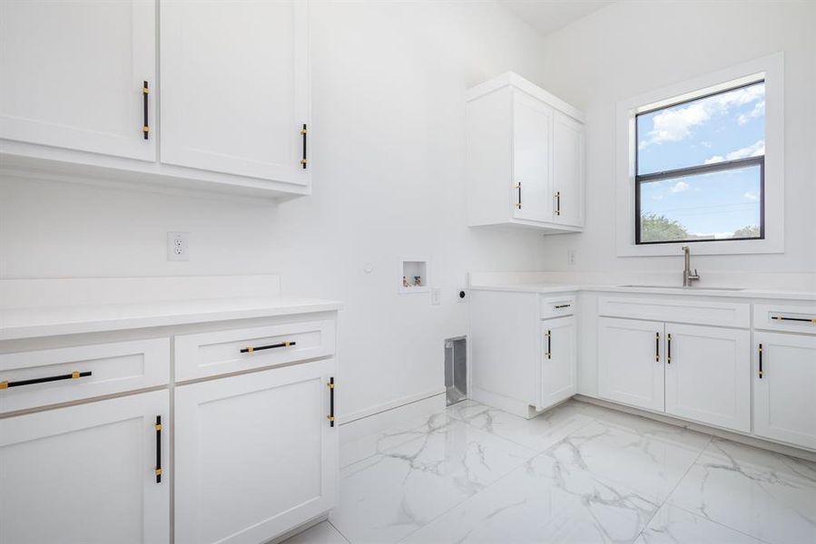 Furnished interior view inside a new home in , Colleyville (Image 4).