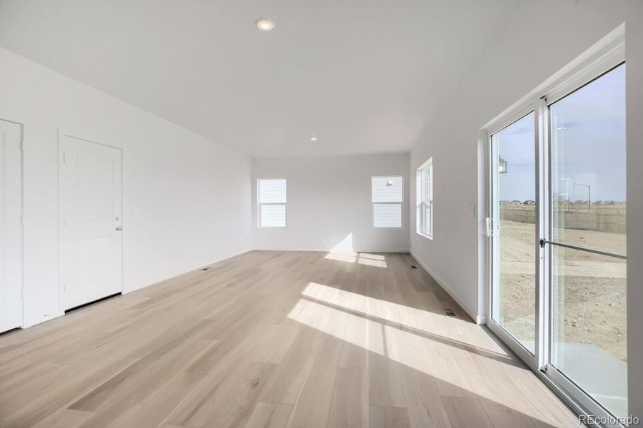 Spacious, unfurnished interior of a new home in Ledge Rock, Johnstown (Image 7).